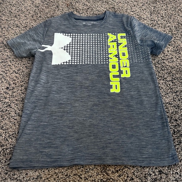 Under Armor Boy’s T-Shirt grey green Logo YL loose fit NWOT - Picture 2 of 4